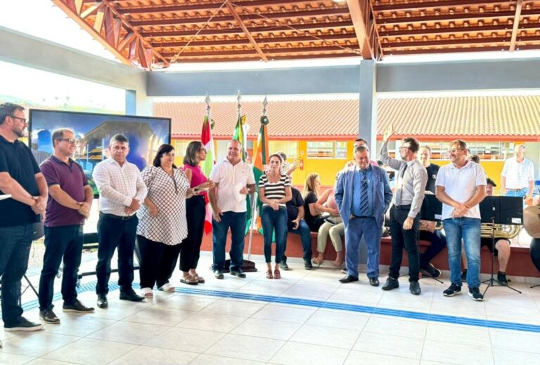 Escola “inaugurada” há um mês em Camboriú não tem nem ligação elétrica