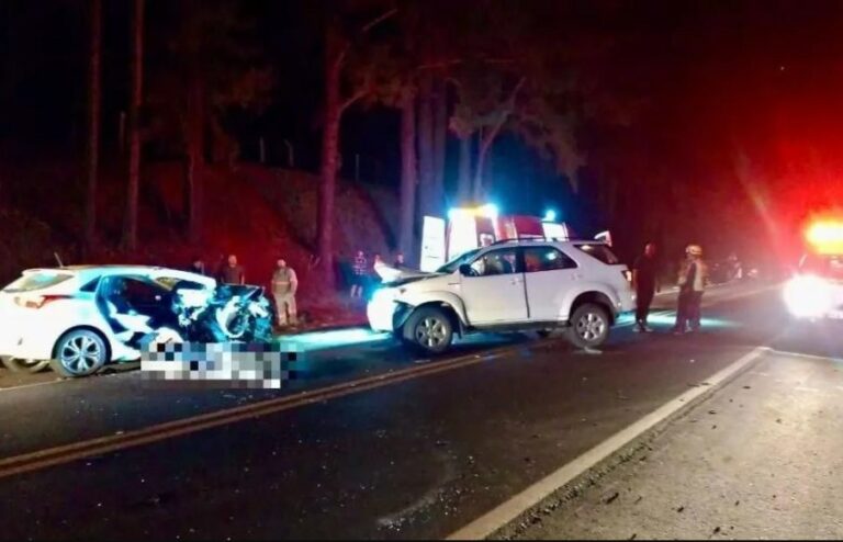 Acidente entre três carros causa uma morte e deixa nove feridos na BR-280