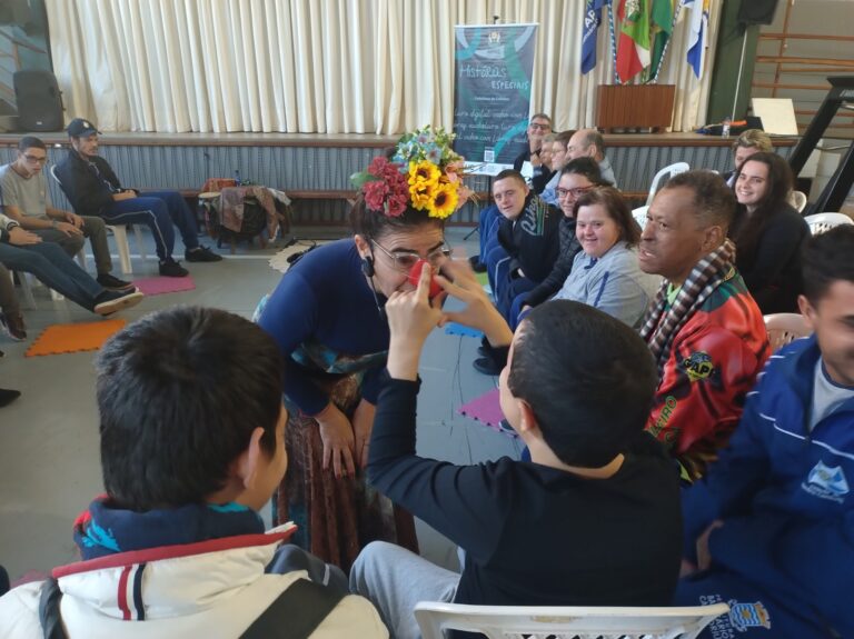 Alunos da APAE de BC participam de oficinas do projeto Histórias Especiais