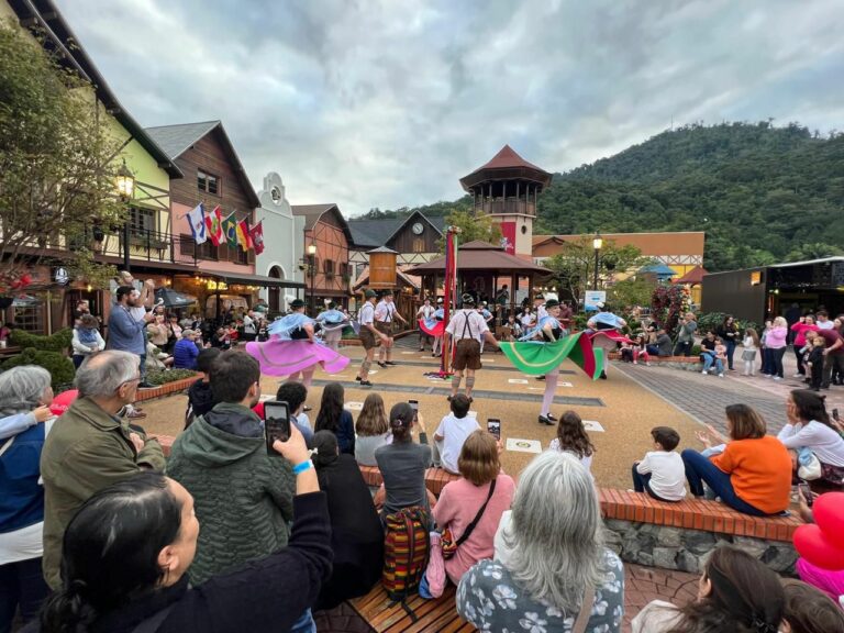 Férias de julho no Alles Park: Danças folclóricas, música alemã e programação especial para as crianças