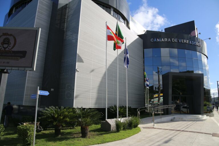 Câmara de BC terá horário de expediente alterado no período eleitoral
