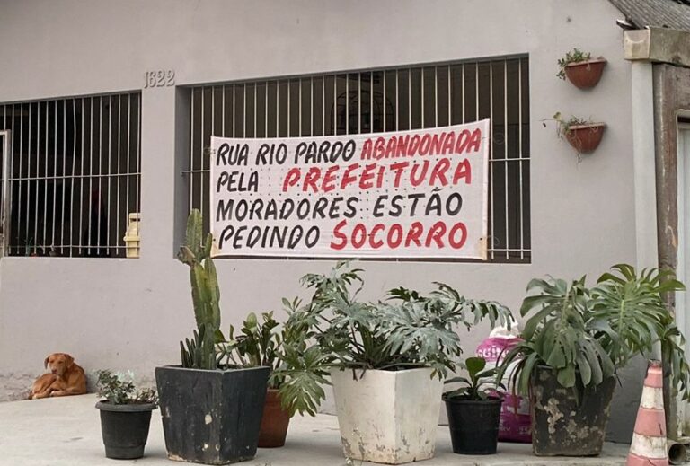 Moradores do Rio Pequeno denunciam abandono de obra