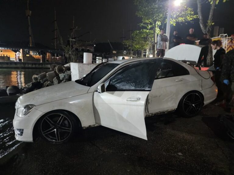 Carro com cadáver dentro é encontrado submerso no Rio Camboriú