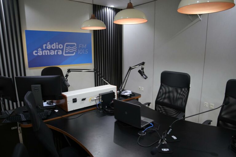 Rádio Câmara de Balneário Camboriú completa 6 anos de operação
