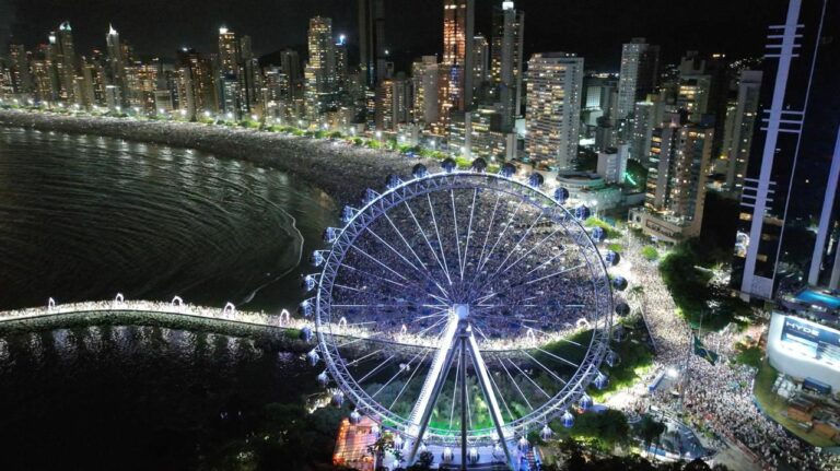 Balneário Camboriú pronta para o Réveillon 2025 com contagem regressiva na FG Big Wheel