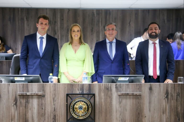 Vereadores tomam posse e elegem nova Mesa Diretora em Balneário Camboriú