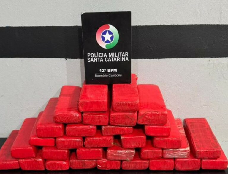 Após fuga, homem é preso pela PM com mais de 20Kg de maconha