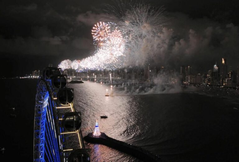 Réveillon em BC: Contagem regressiva e 15 minutos de fogos encanta visitantes