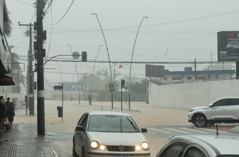 CHUVAS:  Prefeita de Balneário Camboriú decreta situação de emergência