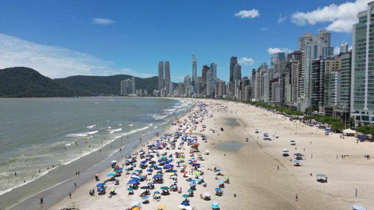 Balneário Camboriú se reestabelece e serviços seguem funcionando normalmente
