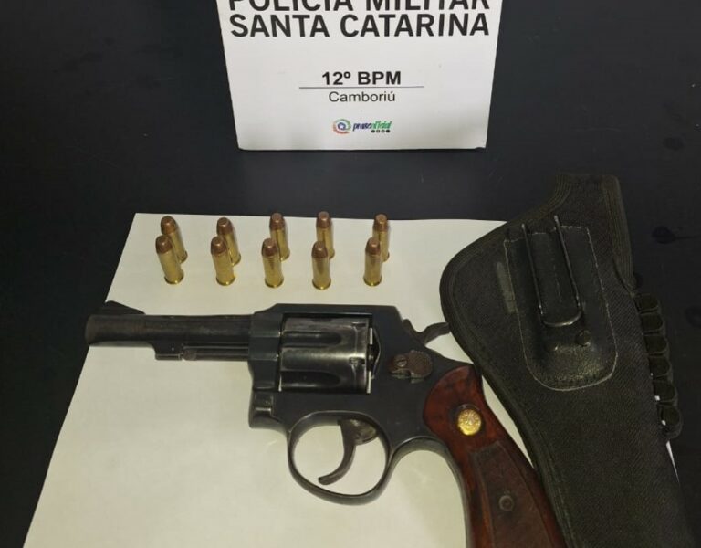 Homem é preso por porte ilegal de arma em Camboriú