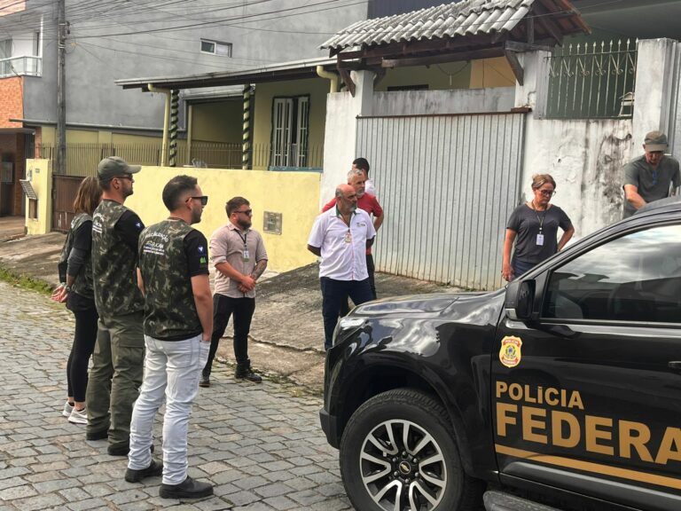 Prefeitura acompanha Polícia Federal em levantamento de construções área federal