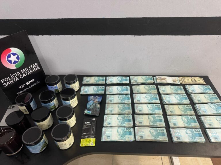 Dois são presos com dinheiro e mais de 5 litros de óleo THC