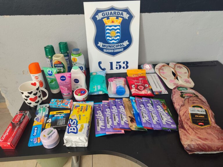 Mulheres são presas após serem flagradas furtando em supermercado
