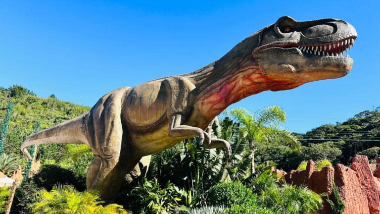 Das telas para vida real: conheça espécies do novo filme de Jurassic Park no maior parque de dinossauros do Brasil 