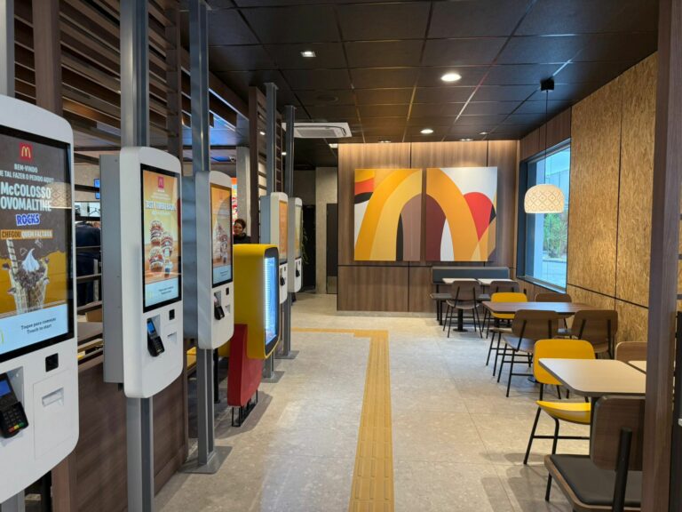 McDonald’s moderniza restaurante em Balneário Camboriú e anuncia geração de empregos na cidade