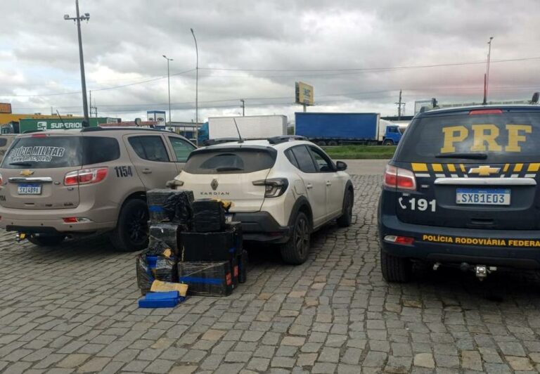 Ação Conjunta entre PRF e PM intercepta carro com 250 kg de maconha em Itajaí