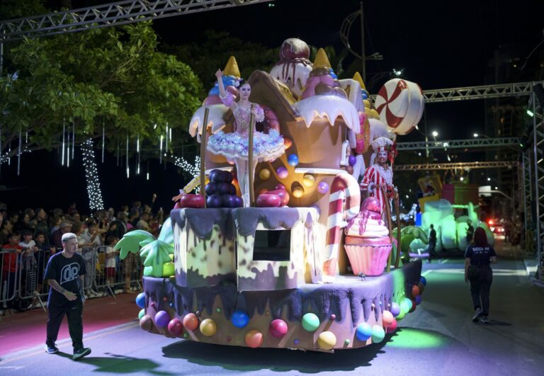 Desfile de Natal acontece neste sábado em Balneário Camboriú