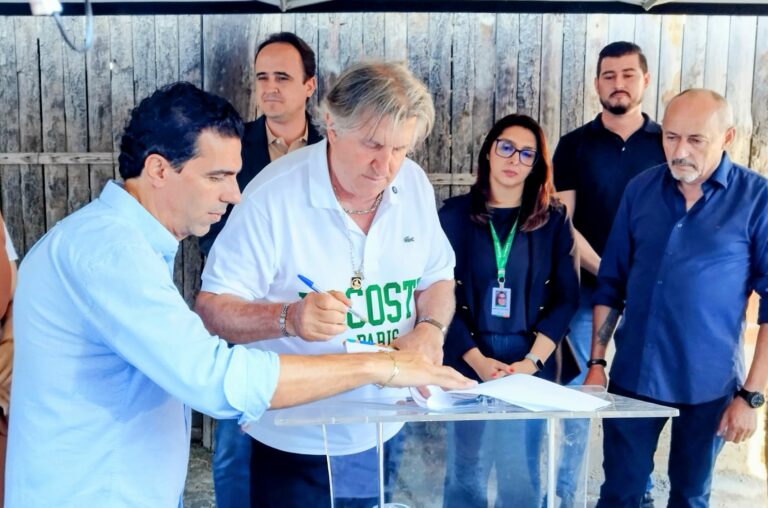 Prefeitura de Camboriú assina ordem de serviço para pavimentação de 10 novas ruas