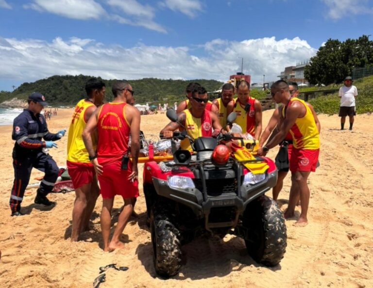 Idoso é reanimado após afogamento na Praia do Estaleirinho, em Balneário Camboriú
