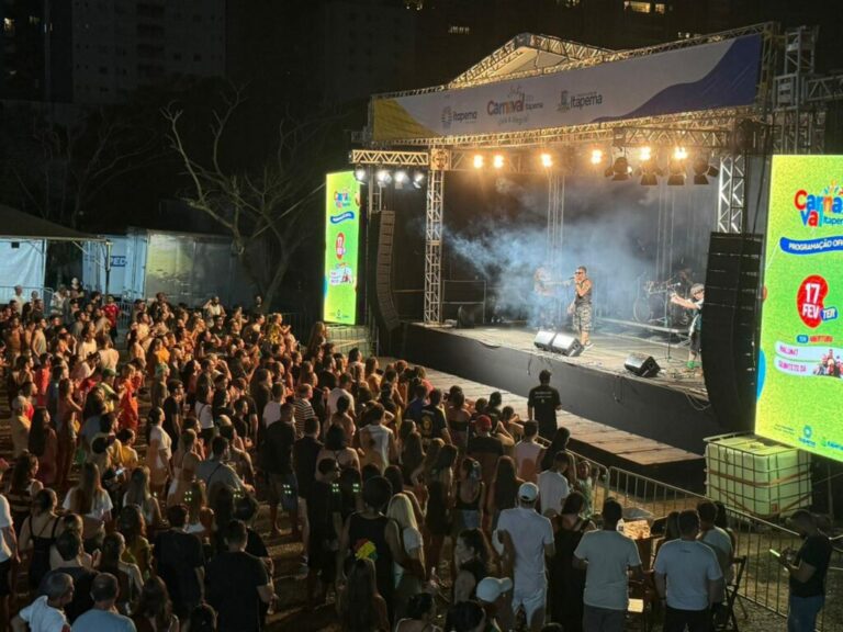 Maskavo anima quarta noite do Carnaval de Itapema na Arena Viva Verão