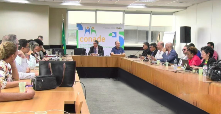 Conselho dos Direitos da Pessoa com Deficiência de SC representa conselhos estaduais em reunião em Brasília