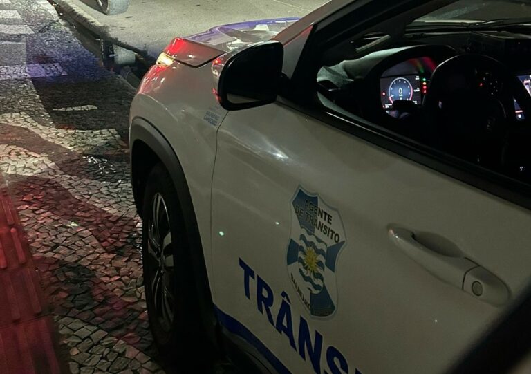 Motorista é flagrado com sinais de embriaguez e com veículo com escapamento adulterado