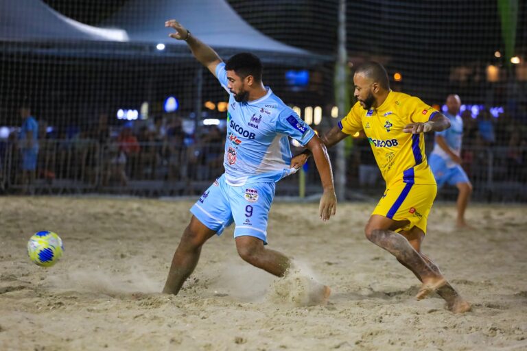 Nova rodada do Campeonato de Futebol de Areia se inicia na Praia Central