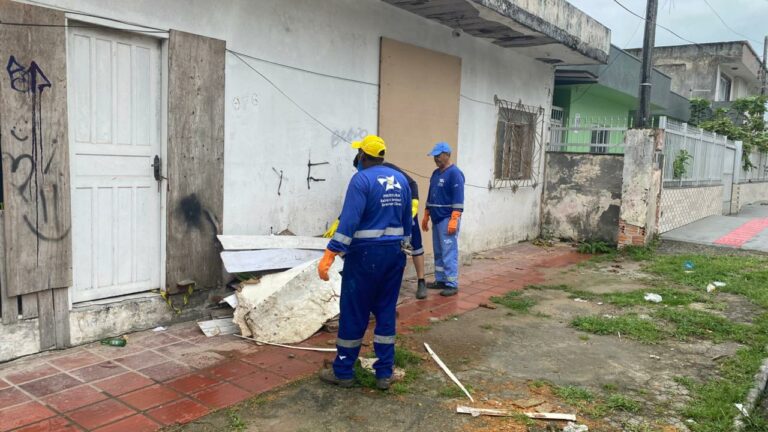 Operação conjunta remove estruturas irregulares e realiza limpeza em dois pontos de Balneário Camboriú