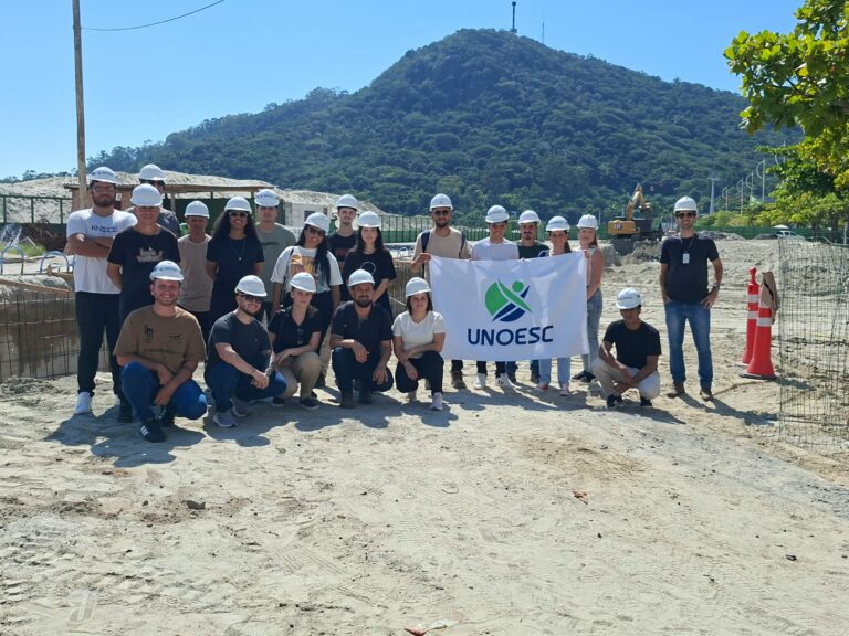 Alunos de Engenharia Civil de Chapecó visitam obra de reurbanização da orla de BC