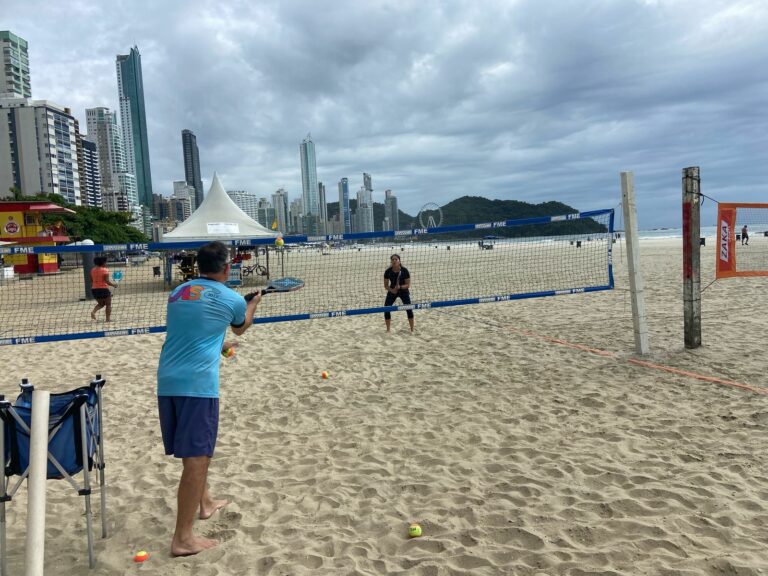Câmara promove reunião pública para discutir regras para uso de espaços esportivos na Praia Central
