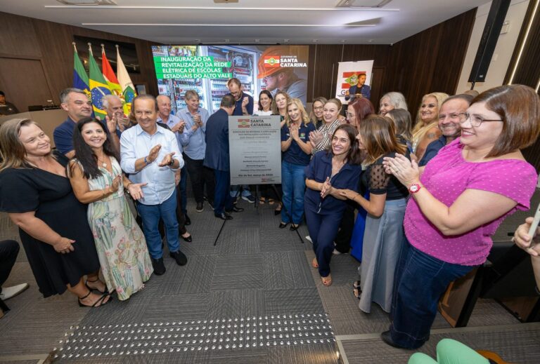 Em Rio do Sul, Governo do Estado anuncia mais de R$ 125 milhões em obras da Casan e inaugura melhorias em escolas do Alto Vale do Itajaí