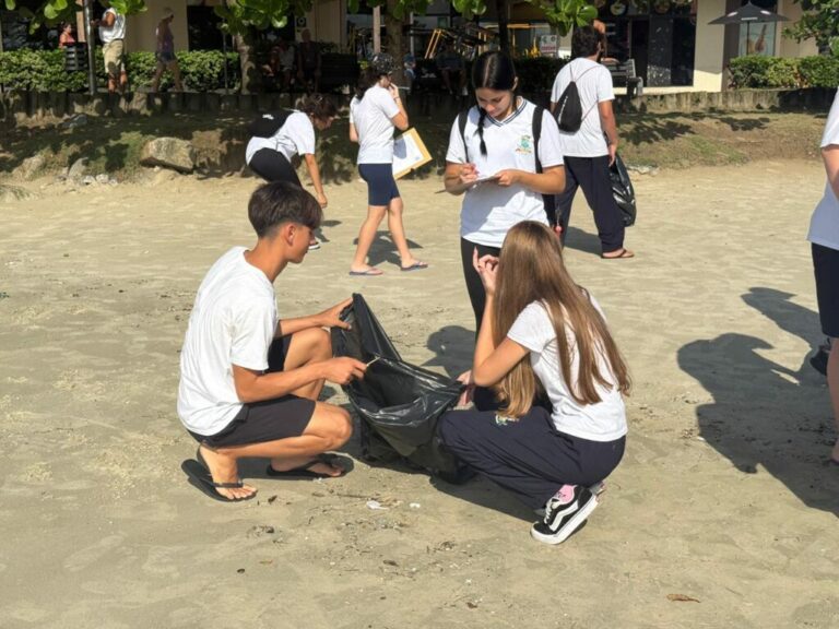 Semana da Água mobiliza alunos em mutirão de limpeza de praia