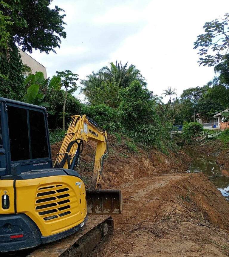 Defesa Civil intensifica limpeza preventiva no Bairro Várzea