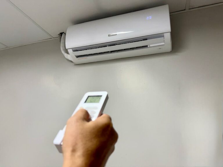 Troca de aparelhos de ar-condicionado moderniza climatização no Hospital Regional de São José