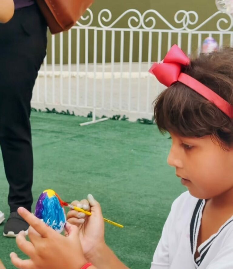 Oficinas da Páscoa de Itapema encantam crianças e movimentam a Praça da Paz