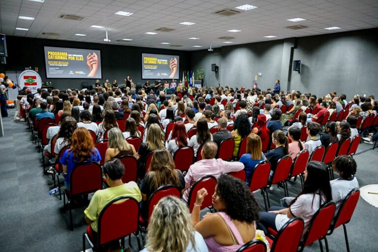 Vice-governadora convida alunos e professores de Joinville a participar do eixo educacional do programa “Catarinas por Elas”