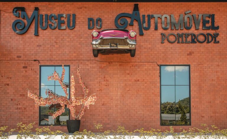 Pomerode une tradição alemã e carros clássicos em roteiro especial de Páscoa