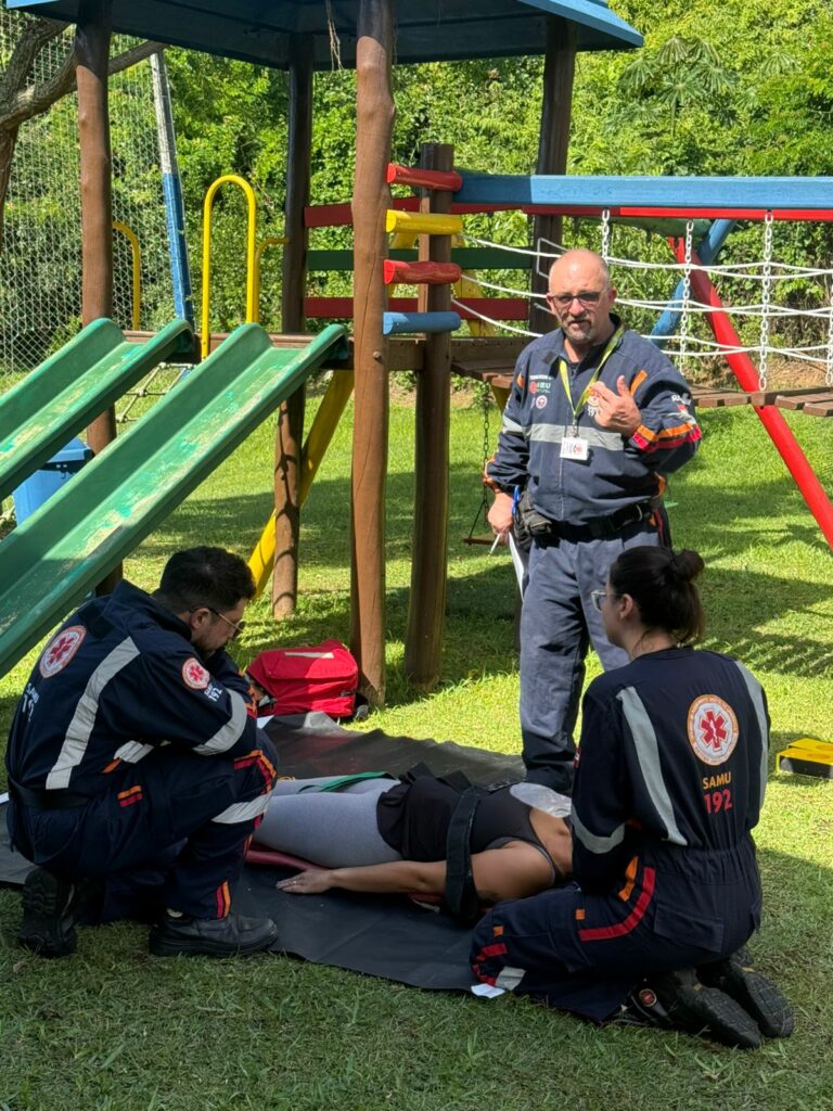 SAMU de Balneário Camboriú realiza capacitação em emergências traumáticas