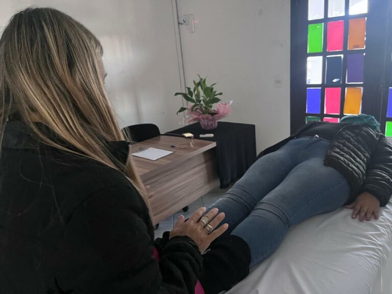 SPI oferece semanalmente prática de Reiki para os idosos