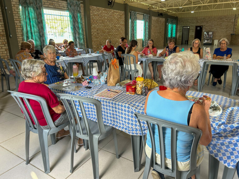 Ação da prefeitura leva bingo comunitário aos bairros