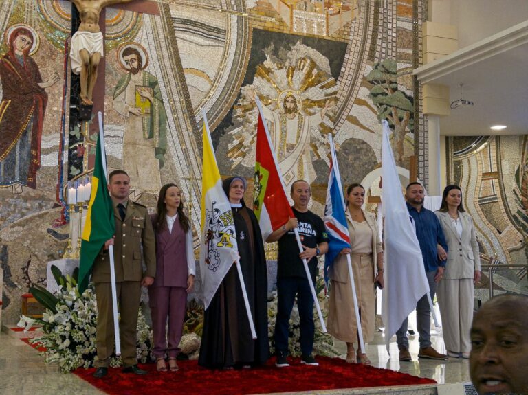 Encerramento da Festa da Misericórdia em Içara tem presença do governador Jorginho Mello
