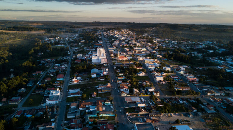 Reservatório de Itaiópolis recebe novo painel elétrico da Casan