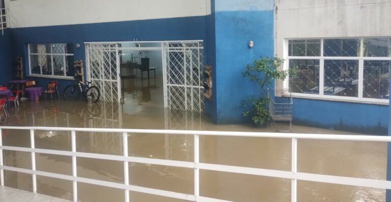 Chuvas intensas suspendem aulas na rede municipal de Balneário Camboriú