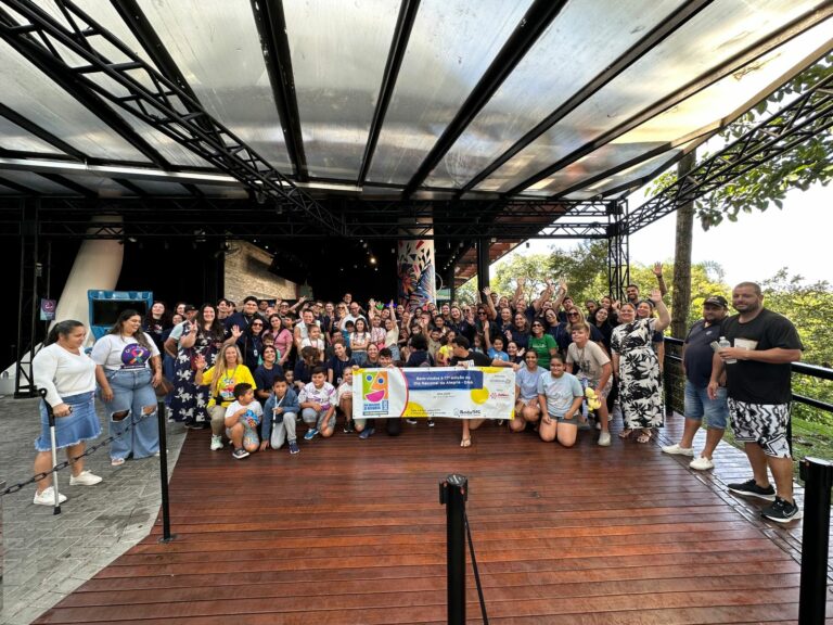 Dia Nacional da Alegria leva inclusão e diversão a crianças na Roda FG, em Balneário Camboriú