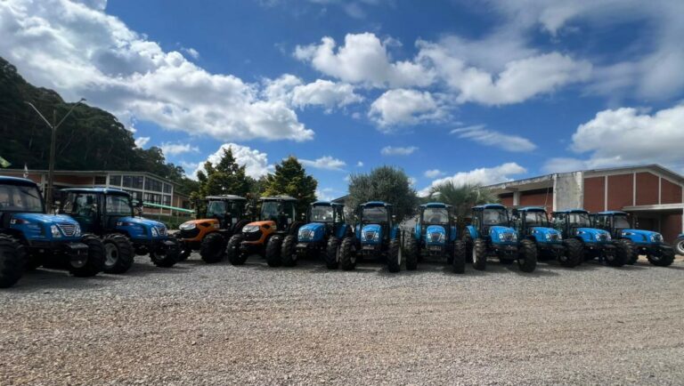 Governo do Estado distribui 50 equipamentos agrícolas em SC