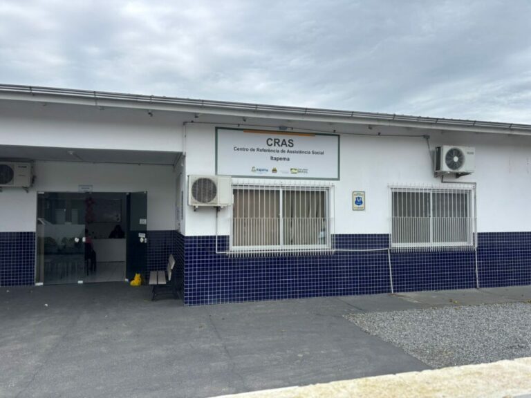 CRAS promove manhã especial na praia
