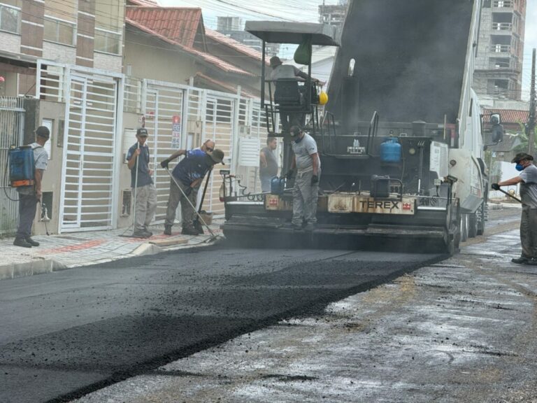 Rua 438 recebe pavimentação asfáltica por meio do programa Avança Itapema