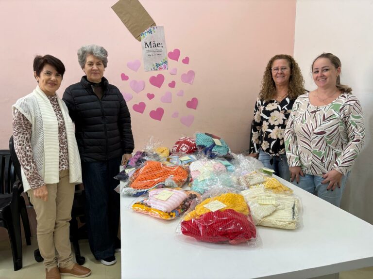 Oficina da SPI doa kits de inverno para crianças do NEI Rio das Ostras