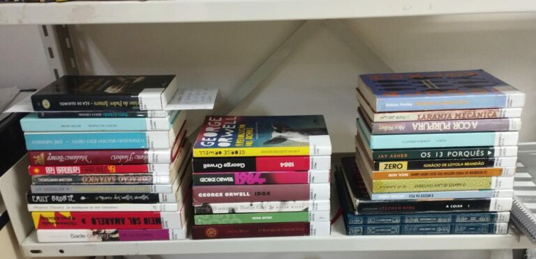 Biblioteca Pública Municipal realiza exposição “Livros Proibidos”